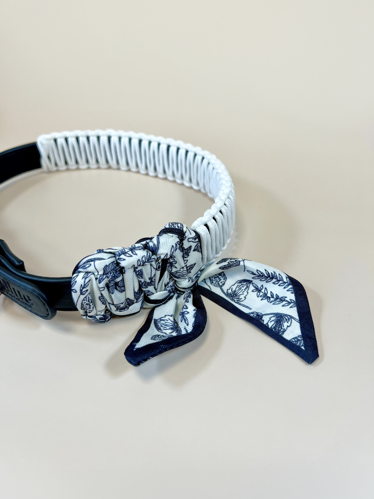 Blue Pup Hundehalsband mit geflochtenem Tuch